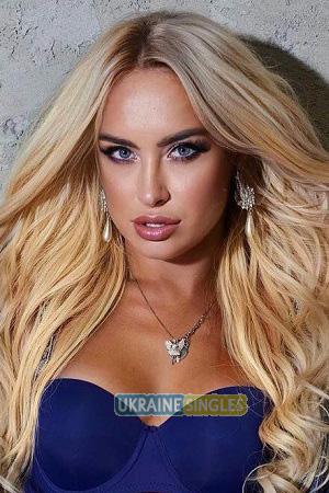 204445 - Elena Age: 25 - Ukraine