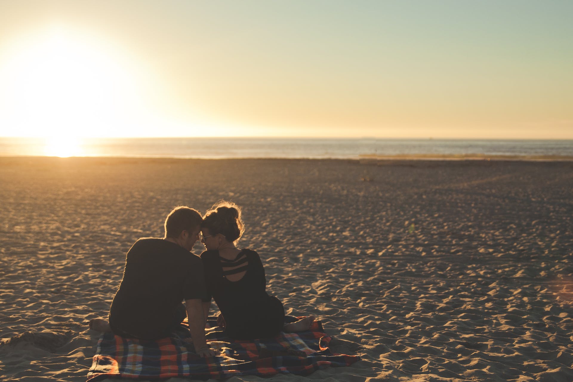 In Love But on a Budget? 6 Cheap First Date Ideas For You